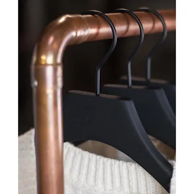 Elbise ve Kıyafet Askıları