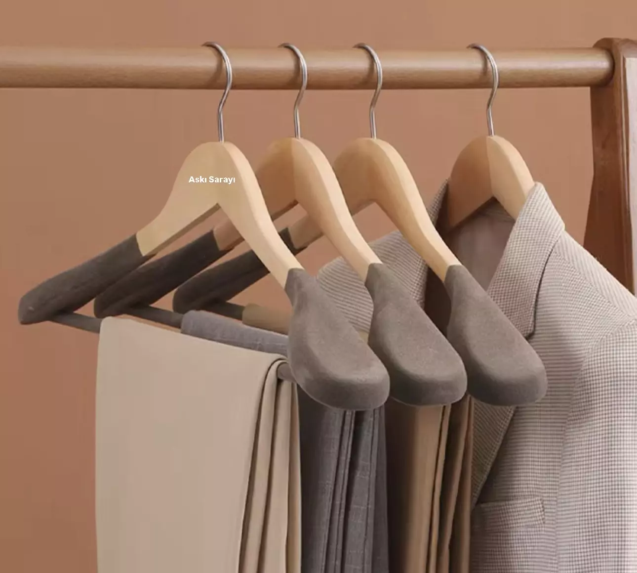 Ahşap Ceket Askısı Palto ve Takım Elbise Askısı  Özel Kadife Kaplamalı M82